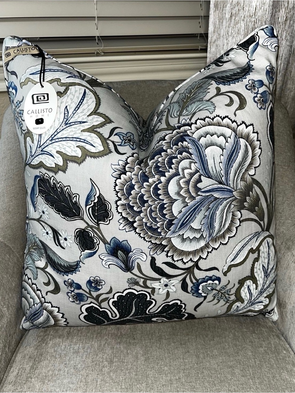 1-NWT CALLISTO HOME LINEN BLEND FLORAL DESIGN DECORATIVE PILLOW
